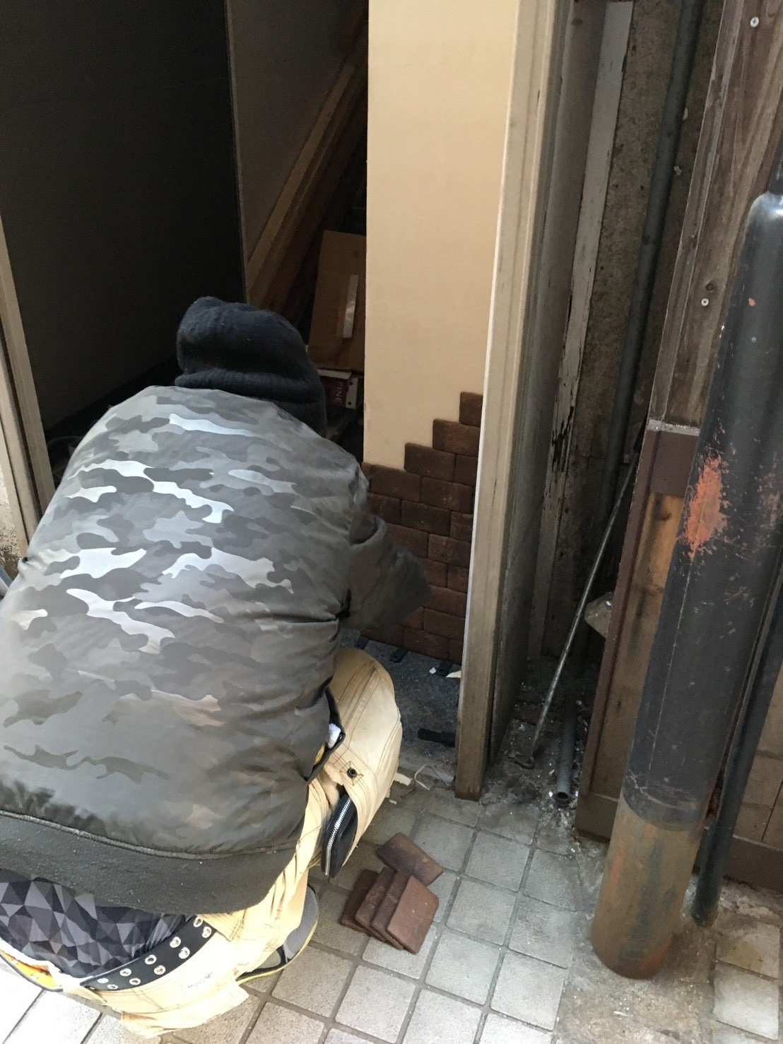 店入口付近を作り込んでいきます。