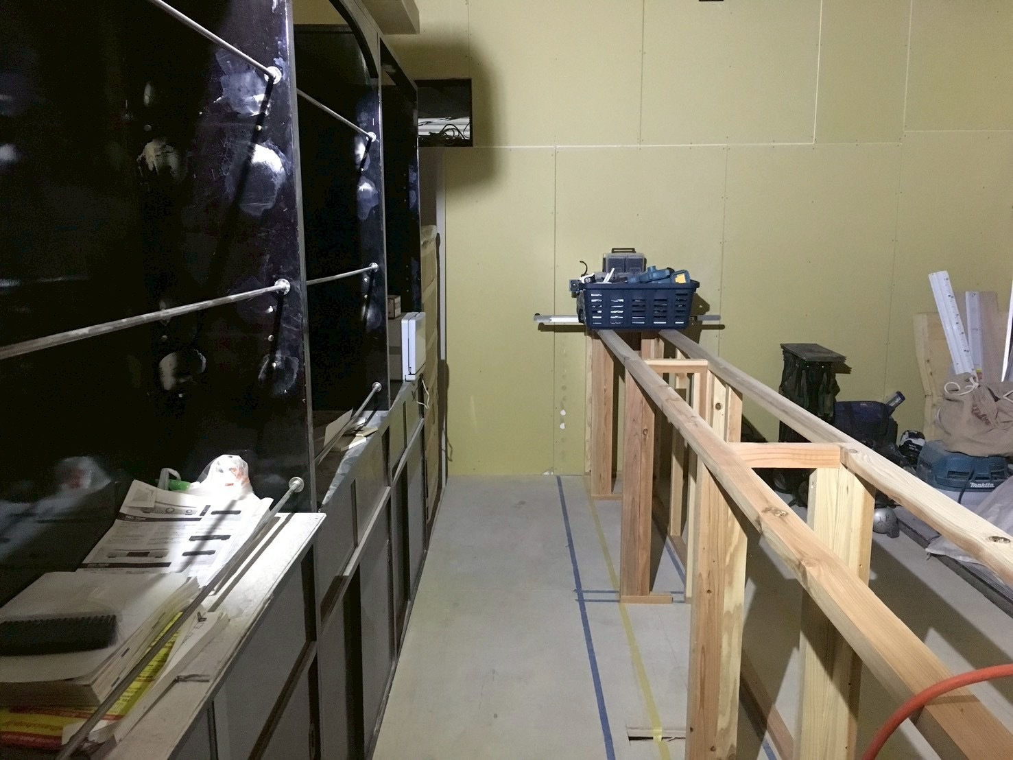 カウンターを大改造します。